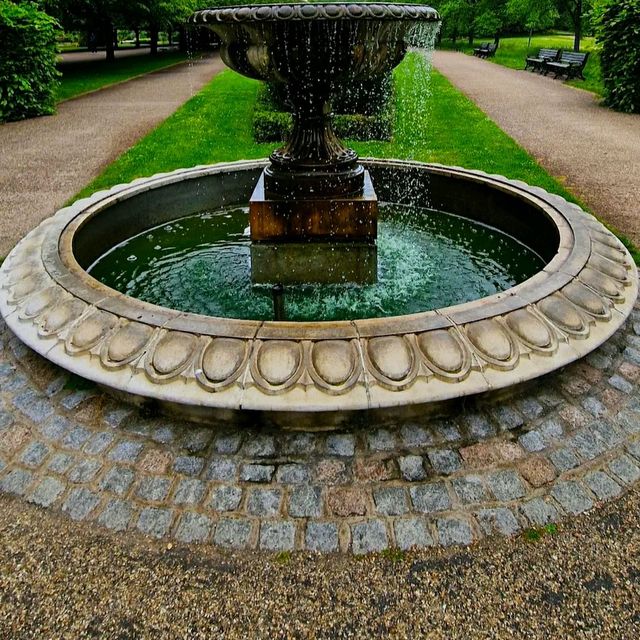 SCENIC BOATING LAKE IN LONDON!