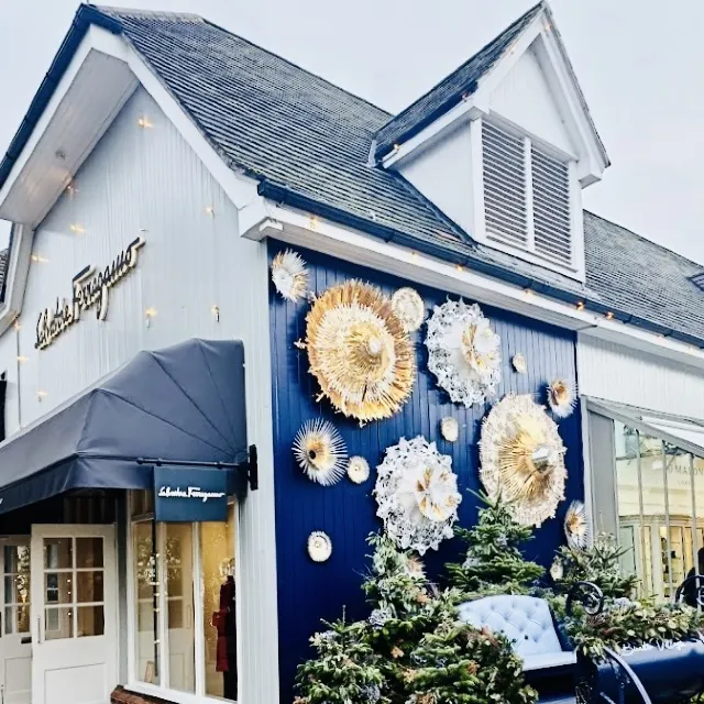 Bicester Village - Luxury brand outlet