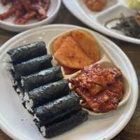 만두집인데 육개장, 충무김밥이 더 유명한 사직동 금강만두