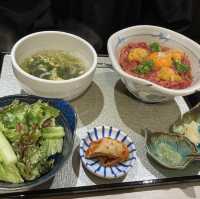 仙台で初の生肉提供店！高級感ある店内で食べるのは極上ユッケ丼