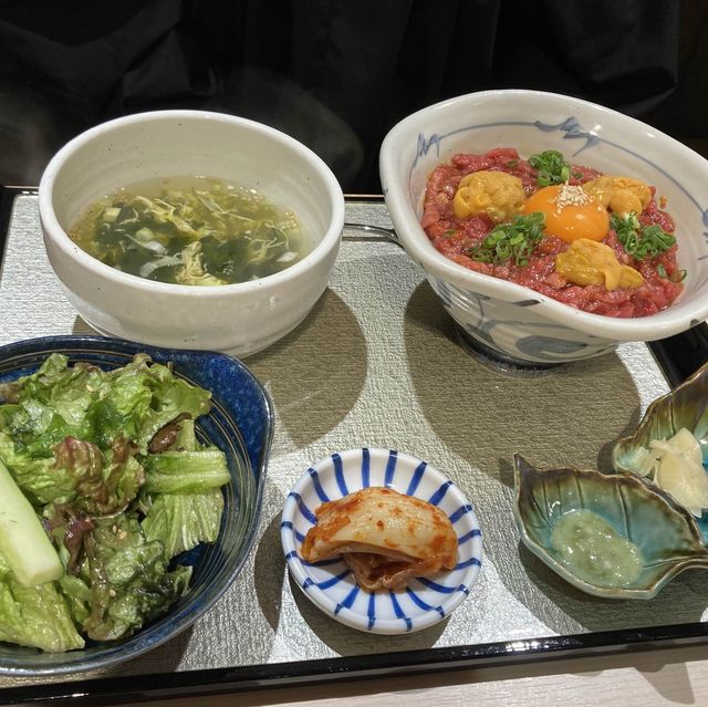 仙台で初の生肉提供店！高級感ある店内で食べるのは極上ユッケ丼