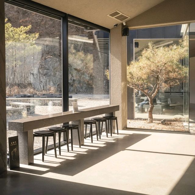 사색에 잠기기 좋은 카페 "용인 묵리459"