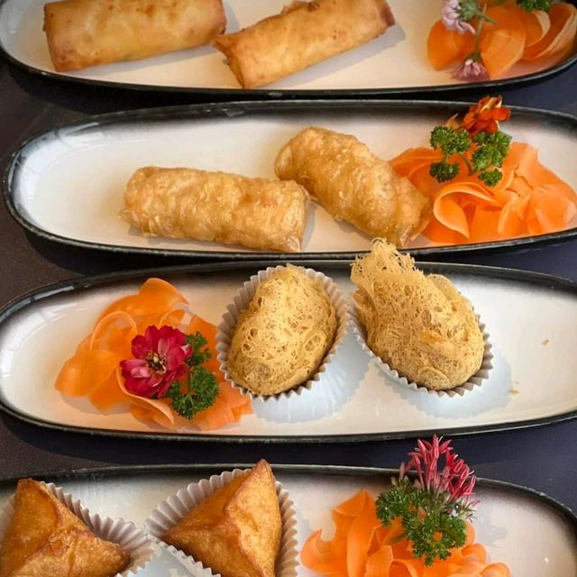 พามาทานบุฟเฟ่ต์ติ่มซำ วิวสูงใจกลางเมือง