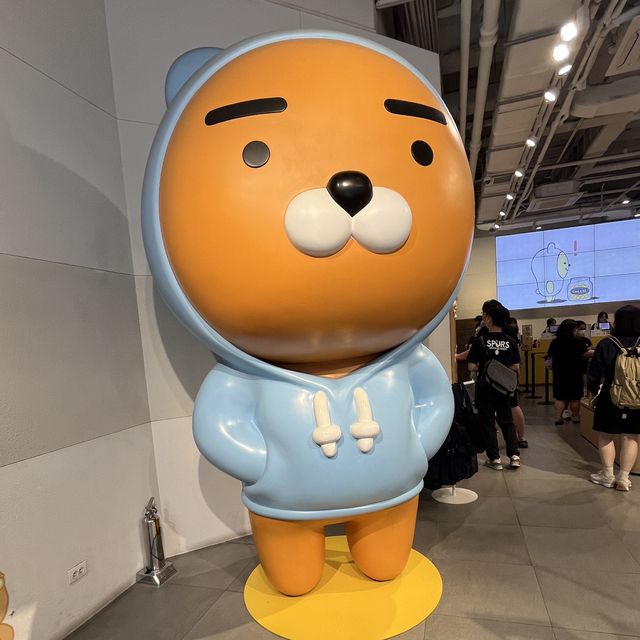 人気キャラクター『카카오프렌즈 홍대플래그십 스토어 』INホンデイック🇰🇷Soul