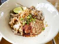 🍲 ก๋วยเตี๋ยวรสเด็ดสูตรคุณยาย ย่านกู้กู ภูเก็ต 