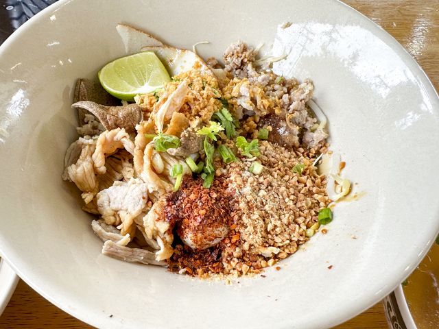 🍲 ก๋วยเตี๋ยวรสเด็ดสูตรคุณยาย ย่านกู้กู ภูเก็ต 