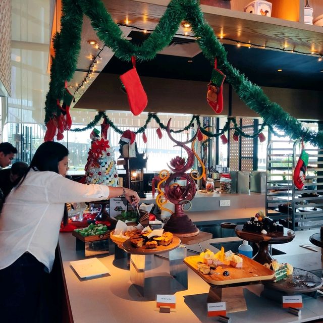 Melting Pot Buffet During Christmas Season