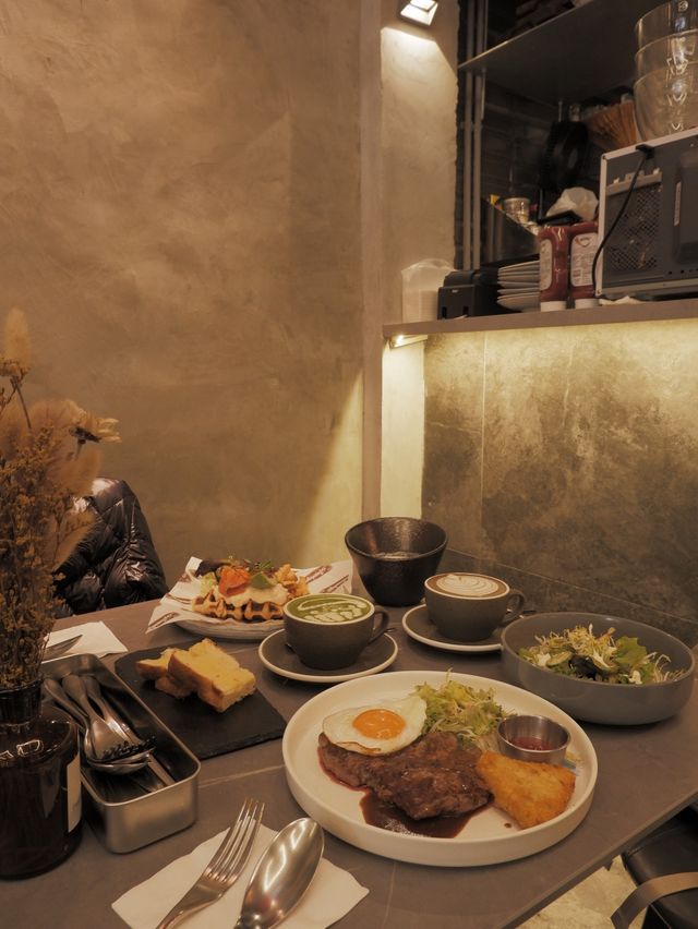 元朗工業風Cafe，推出二人聖誕大餐