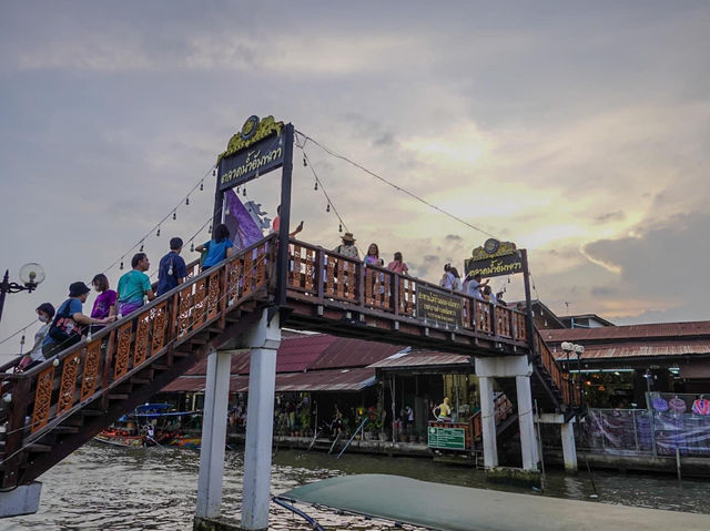 ตลาดน้ำอัมพวา | Amphawa Floating Market. 