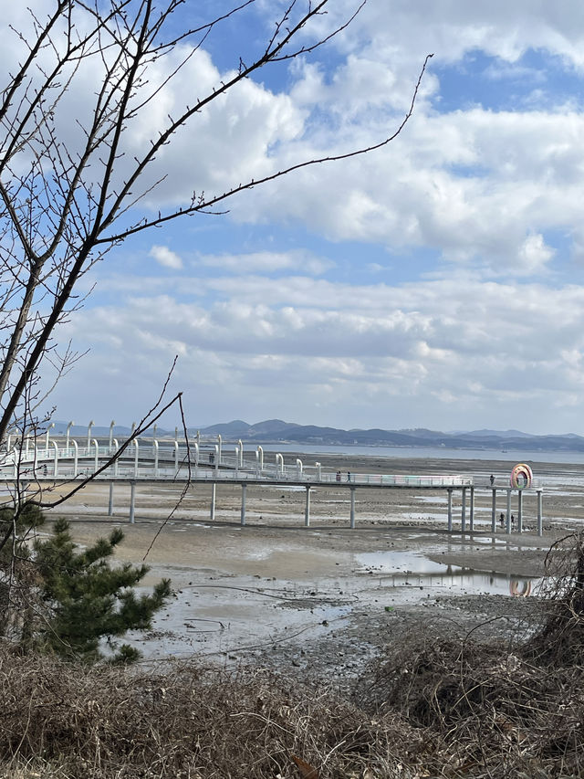 해넘이 명소로 유명한 서산 간월도 굴탑 🌊