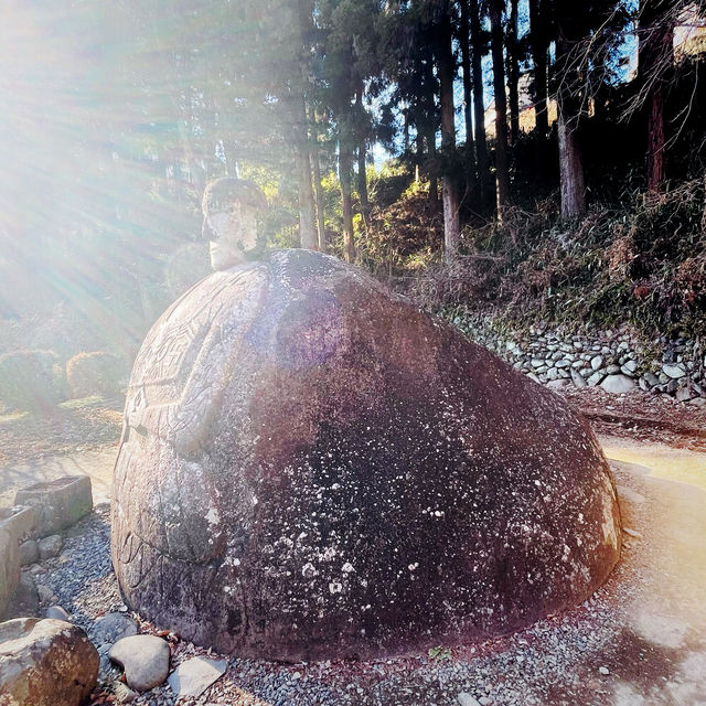 【長野県/下諏訪　岡本太郎さんも絶賛した”万治の石仏”】