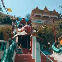 北碧府．Wat Ban Tham(依山勢建造的巨龍廟宇)