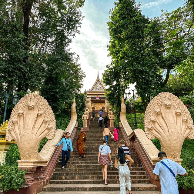 วัดพนม (Wat Phnom) พนมเปญ กัมพูชา