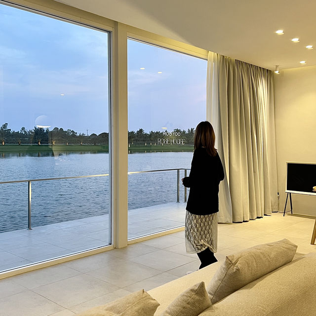 Rose House Villa วิลล่าริมทะเลสาบส่วนตัว 🌿