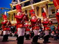 Disneyland’s Christmas Magic 🎄