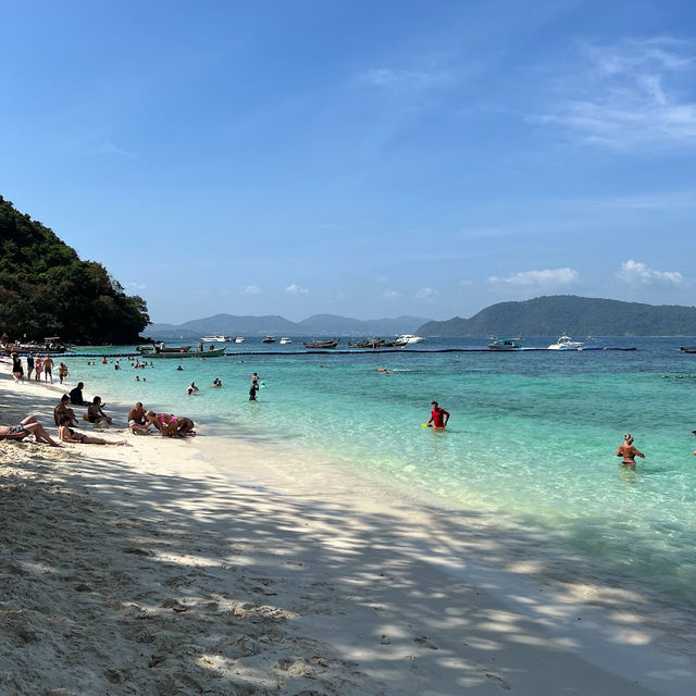 Get ready to Sail 🏊‍♂️ in Banana Beach 🏖️ 🇹🇭