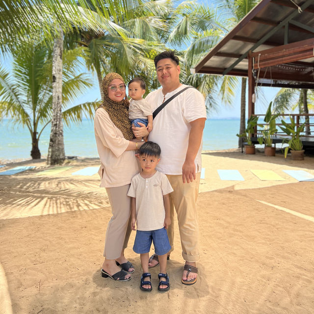 Beautiful Moment at Seaside Travellers Inn, Papar, Sabah 🏖️🛶