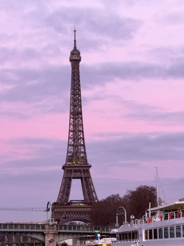 Eiffel Tower: Parisian Charm from Dawn to Dusk 🗼✨