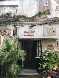 beautiful storefront and alleys - a perfect photospot