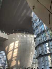 建物もアートな国立新美術館