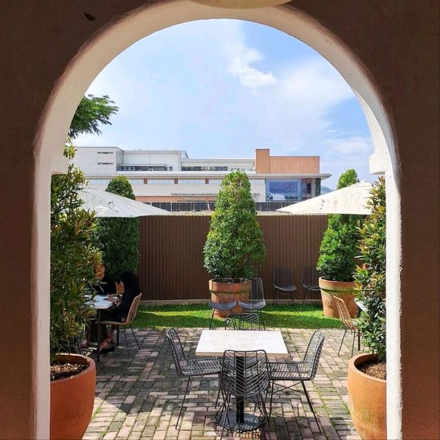 Casa by Lé SavoyeCasa Le Savoye