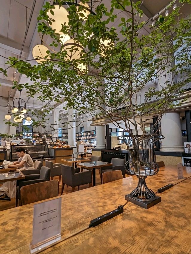 日本京都-紅磚建築內的高雅雜貨店：DEAN & DELUCA