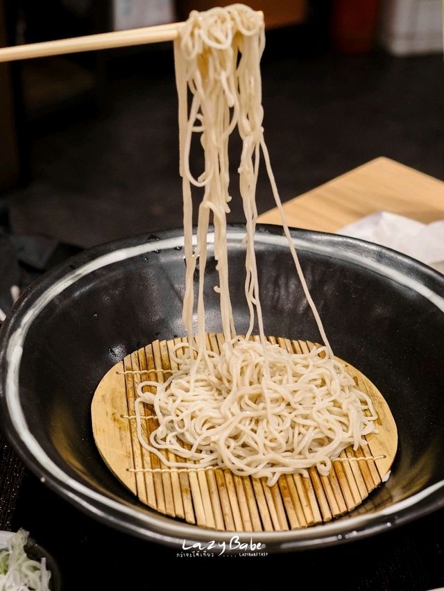 โซบะชามยักษ์ที่ Azuma Soba Restaurant