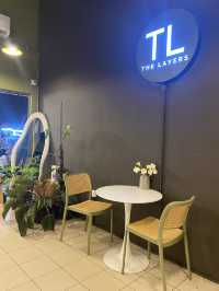 Hipster cafe with fantastic foods! 