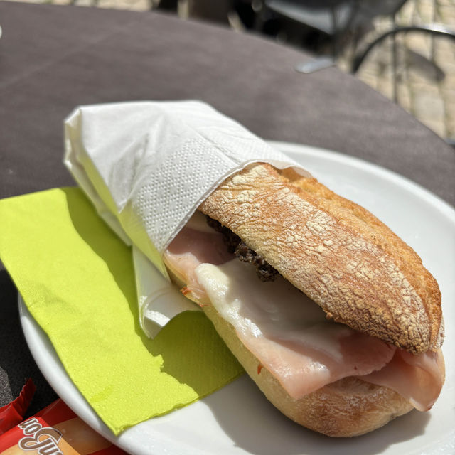 몬테풀치아노 메인광장에서 핫한 맛집🔥: Bar Gelateria Duomo