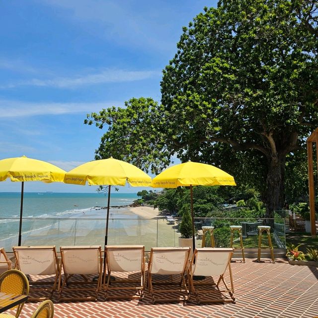 คาเฟ่สุดฮิตติดทะเล Sunny Beach House พัทยา