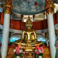 วัดพระธาตุผาเงา กราบสักการะหลวงพ่อผาเงา