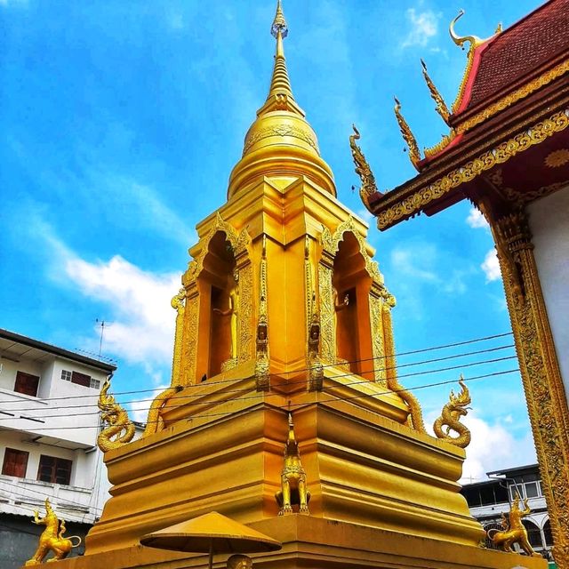 สักการะพระเจ้าสองสี ที่วัดมุงเมือง