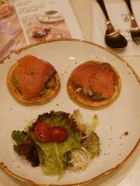 𖤣𖤥元朗Cafe｜鮮艷色彩的甜品和主食