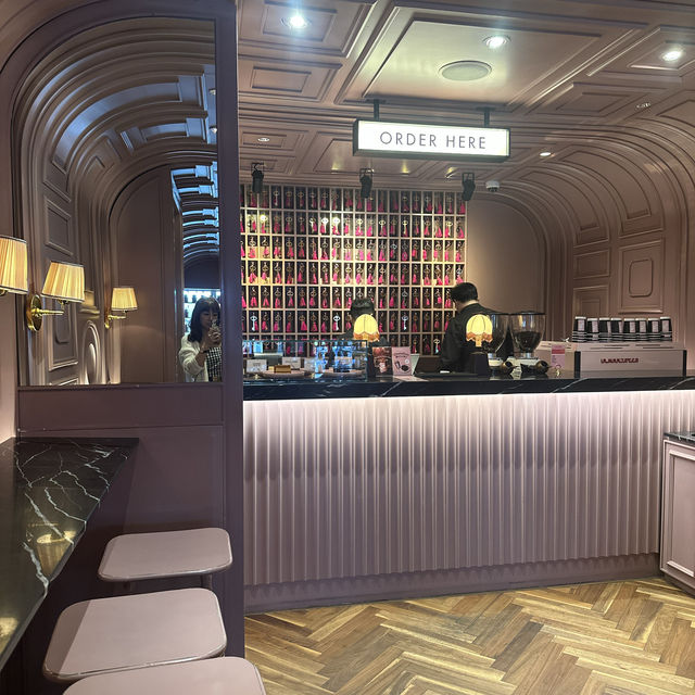泰國🇹🇭曼谷 超夢幻粉紅咖啡廳 - The Cassette Coffee Bar