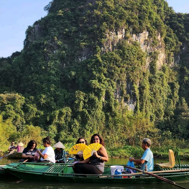 🌏 Explore the Enchanting Beauty of Vietnam! 🇻🇳