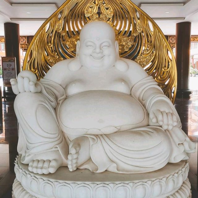 เที่ยววัดสถาปัตยกรรมจีน บูชาเจ้าแม่กวนอิมองค์ใหญ่