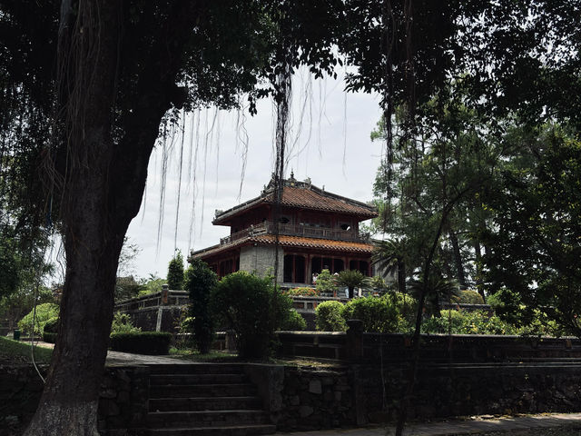  Minh Mang Tomb: A Royal Masterpiece