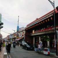Jonker Street, a good place for shopping and local food experience