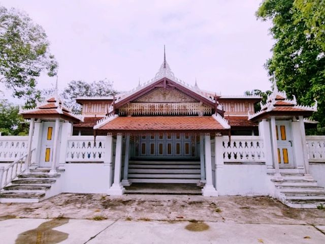 Wat Chon Thara Singh (Wat Phithak Phaen Din Thai)
