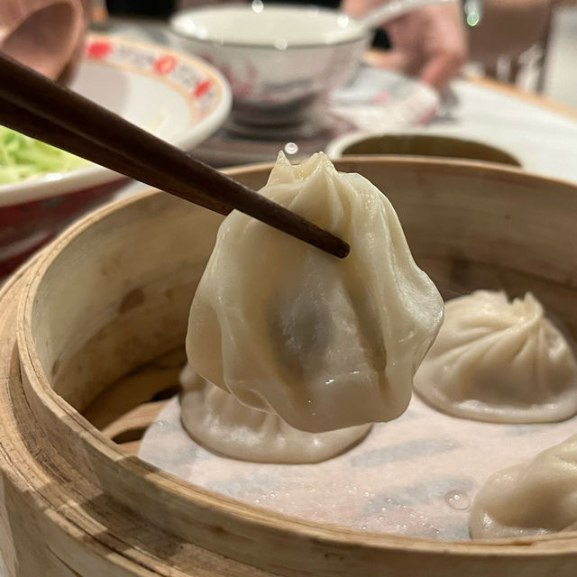 走進古雅的上海名居。細味經典上海美食