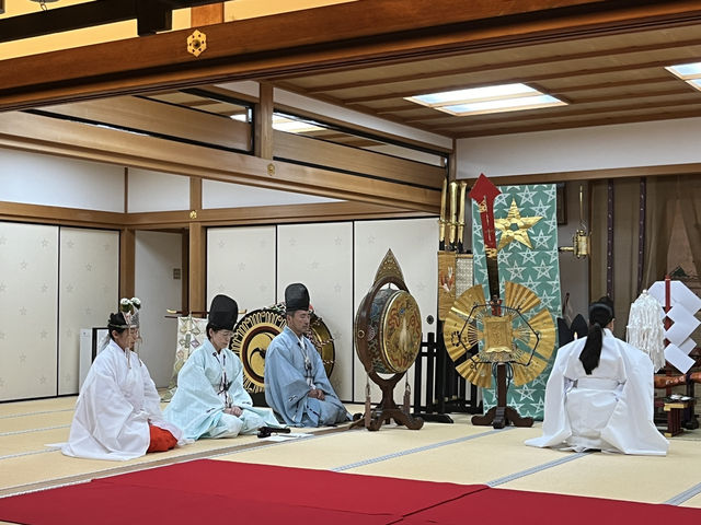 晴明祭前夕/ 宵宮祭！巫女潑灑熱水，人群尖叫🤣