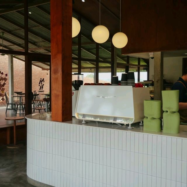 NAYA Cafe Ayutthaya คาเฟ่อิฐและวิวทุ่งนา🌾