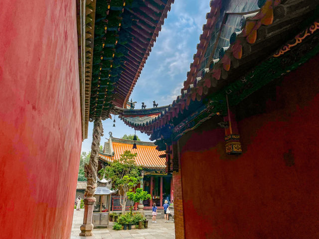 쿤밍 官渡妙湛寺...金刚塔이 있는 절.