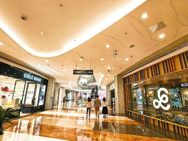 深圳羅湖KK MALL - 京基百納空間：奢華購物與娛樂體驗的理想去處🛍️✨