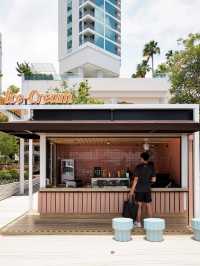ร้านไอศกรีมที่หน้าโรงแรม Holiday Inn Pattaya