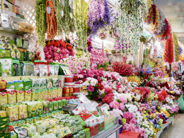 體驗清邁當地文化｜必到瓦洛洛市場！🛍️🌺