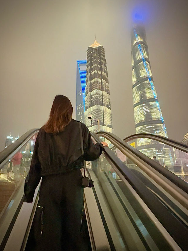 Lujiazui แจกพิกัดเที่ยว ถ่ายรูปยามค่ำคืน