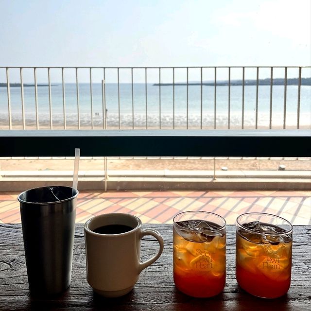 해안뷰, 포토존, 빵 모두 완벽했던 제주도카페, 서귀피안