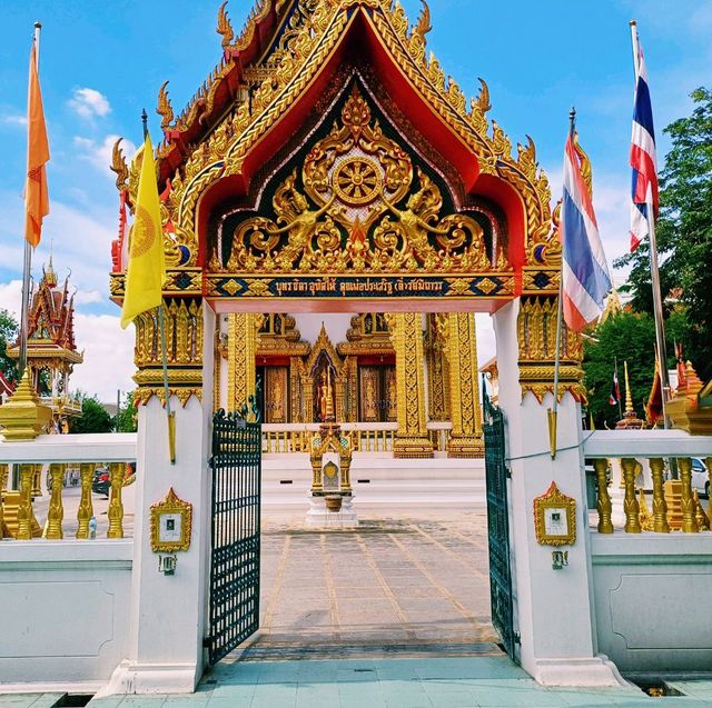 泰國曼谷著名河濱古跡皇家寺廟景點:Wat Thepleela，適合拍照📸打卡。