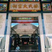 泰國曼谷空訕區著名華人文化景點:泰国林氏宗亲总会祠堂。建築充滿中華文化風格，了解當地華人文化歷史，適合打卡拍照📸。